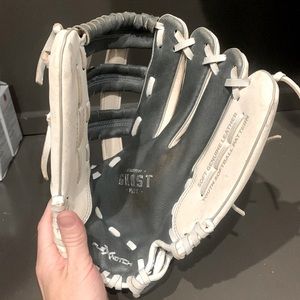 Youth Easton Ghost Softball glove 12”